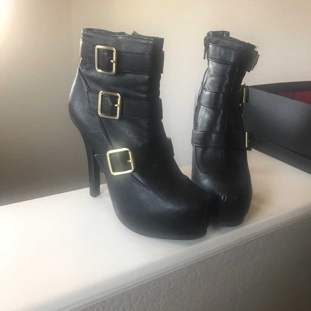 Sofia boot pumps